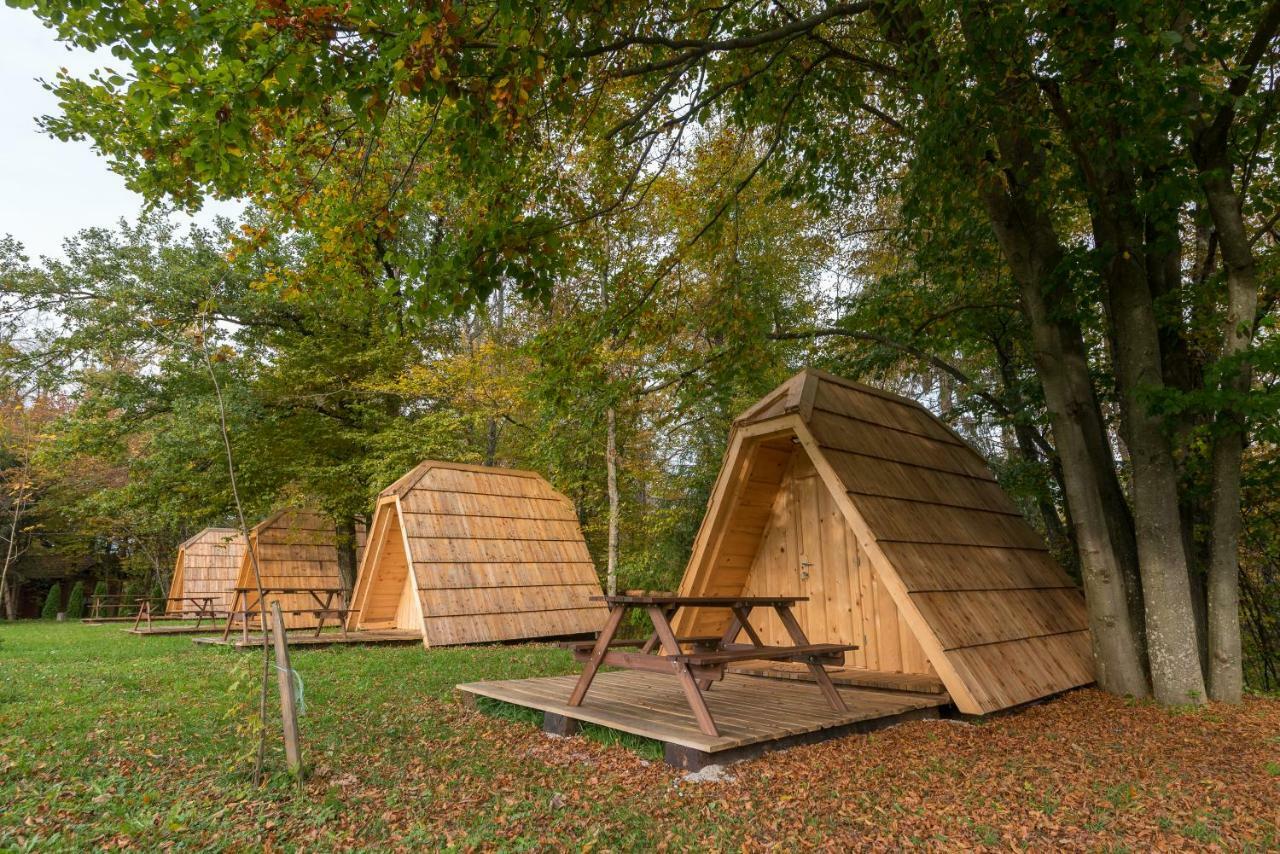 Glamping Village - Speleo Camp Logatec Esterno foto